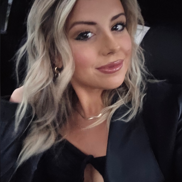 Meet your Posher, Felicia - Picture 1 of 1